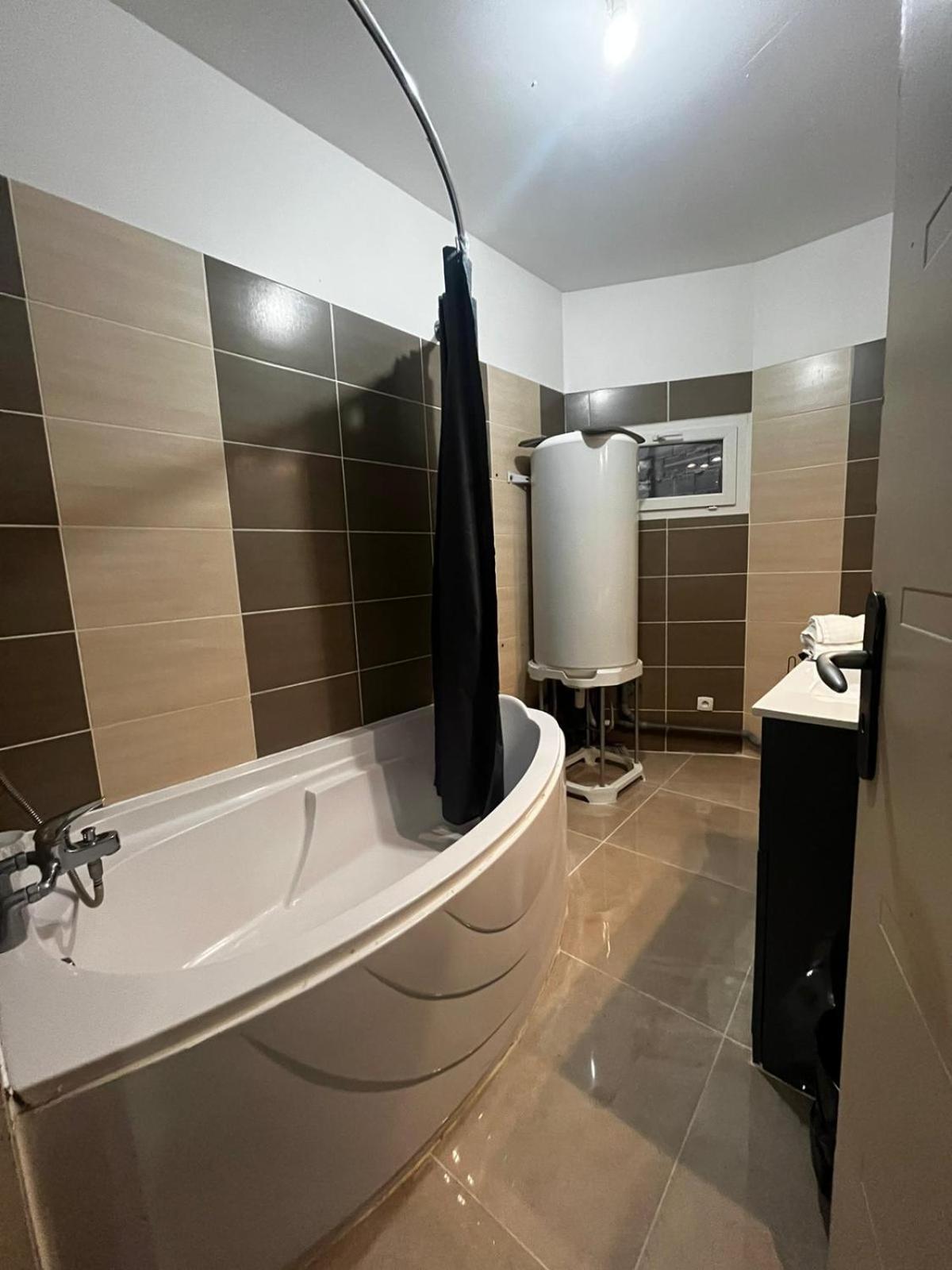 Appartement Des Carmes Nîmes Esterno foto