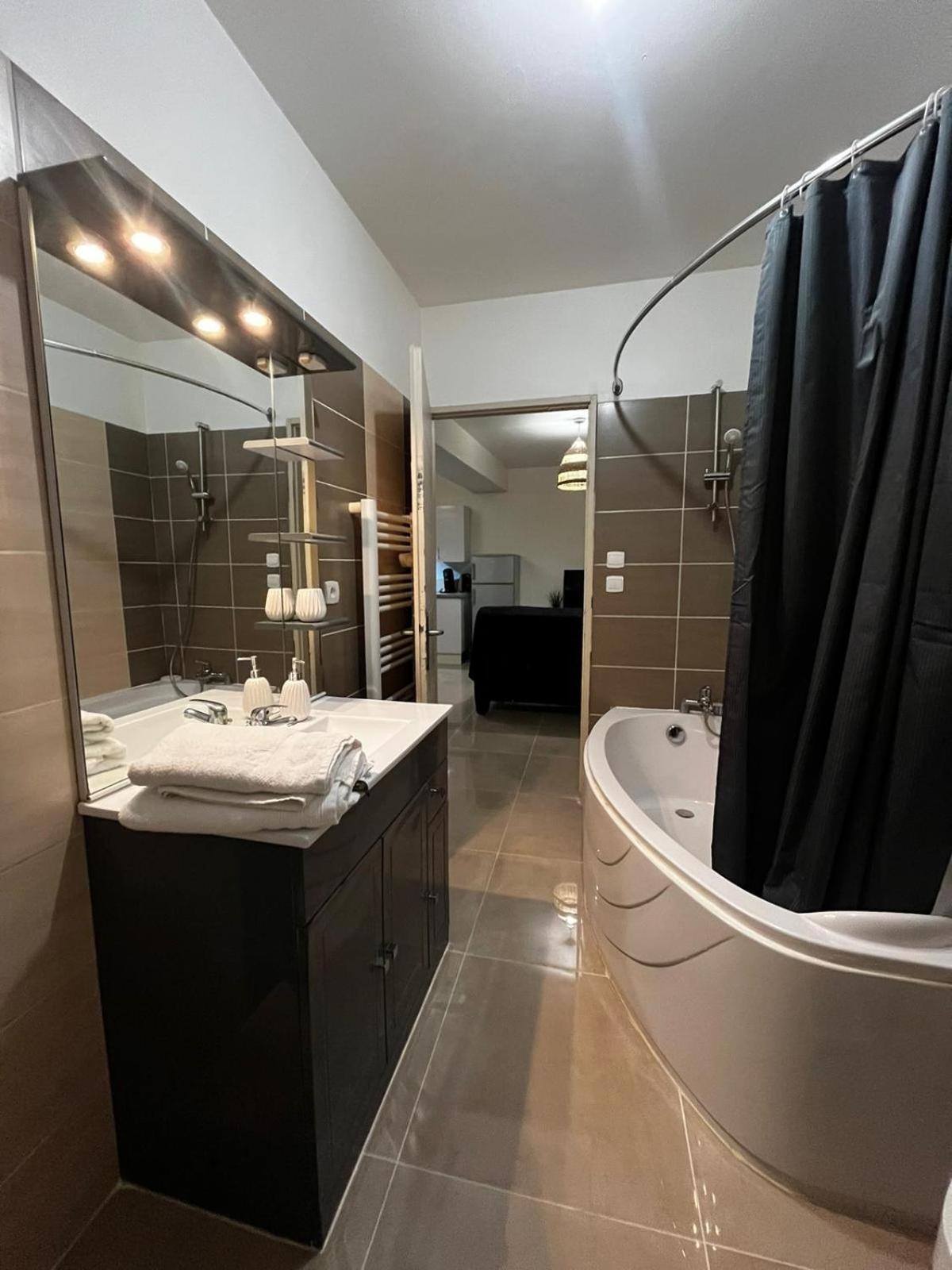 Appartement Des Carmes Nîmes Esterno foto