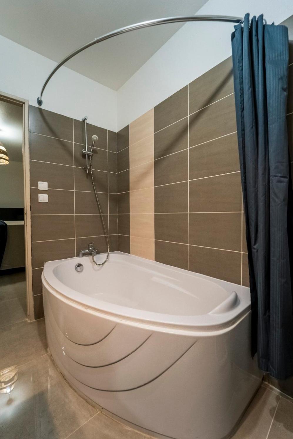 Appartement Des Carmes Nîmes Esterno foto