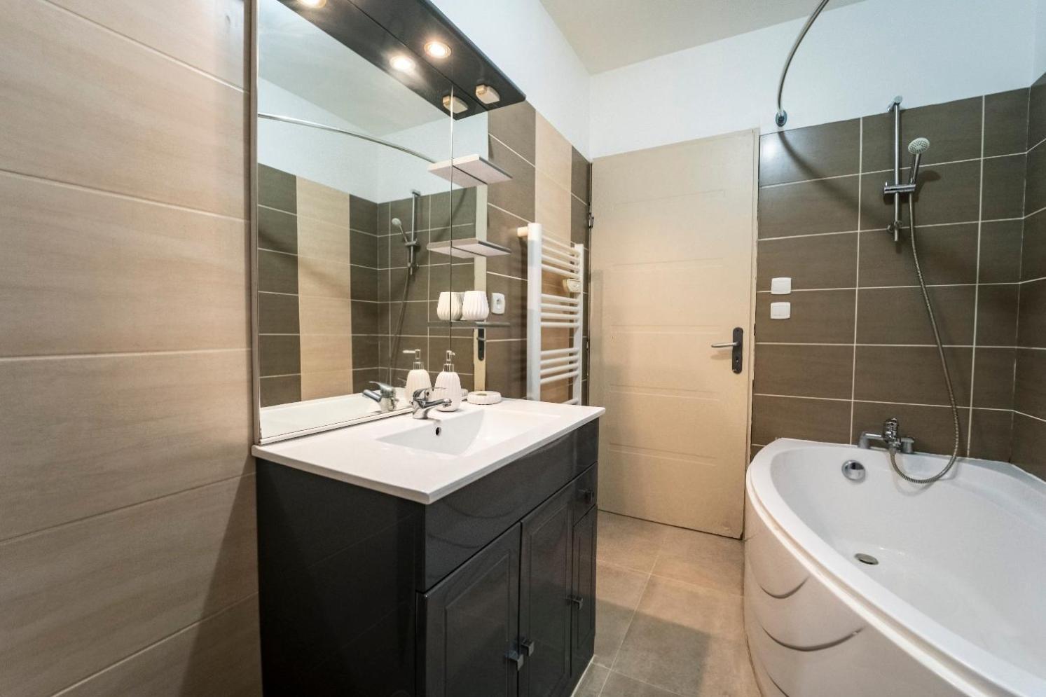 Appartement Des Carmes Nîmes Esterno foto